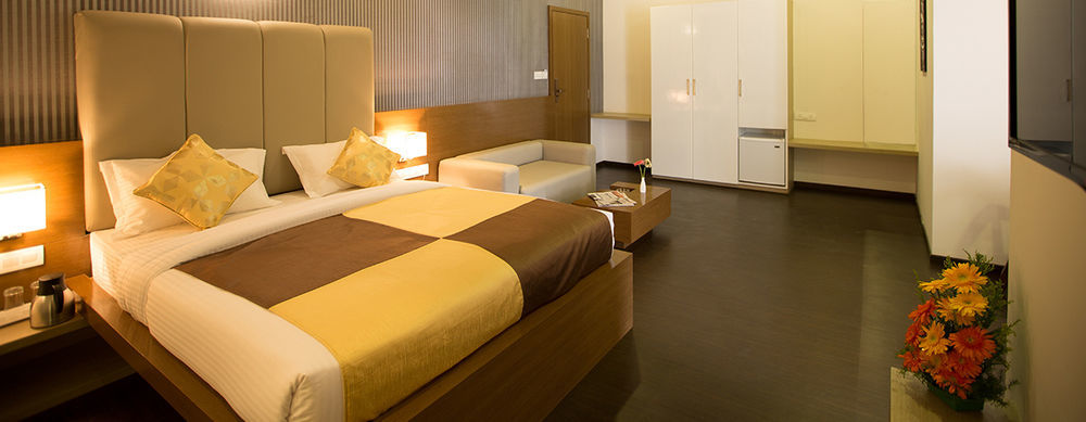 Vinaya Royal Inn Kammasandra Buitenkant foto
