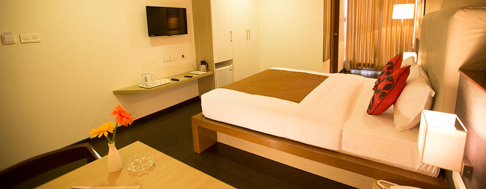 Vinaya Royal Inn Kammasandra Buitenkant foto